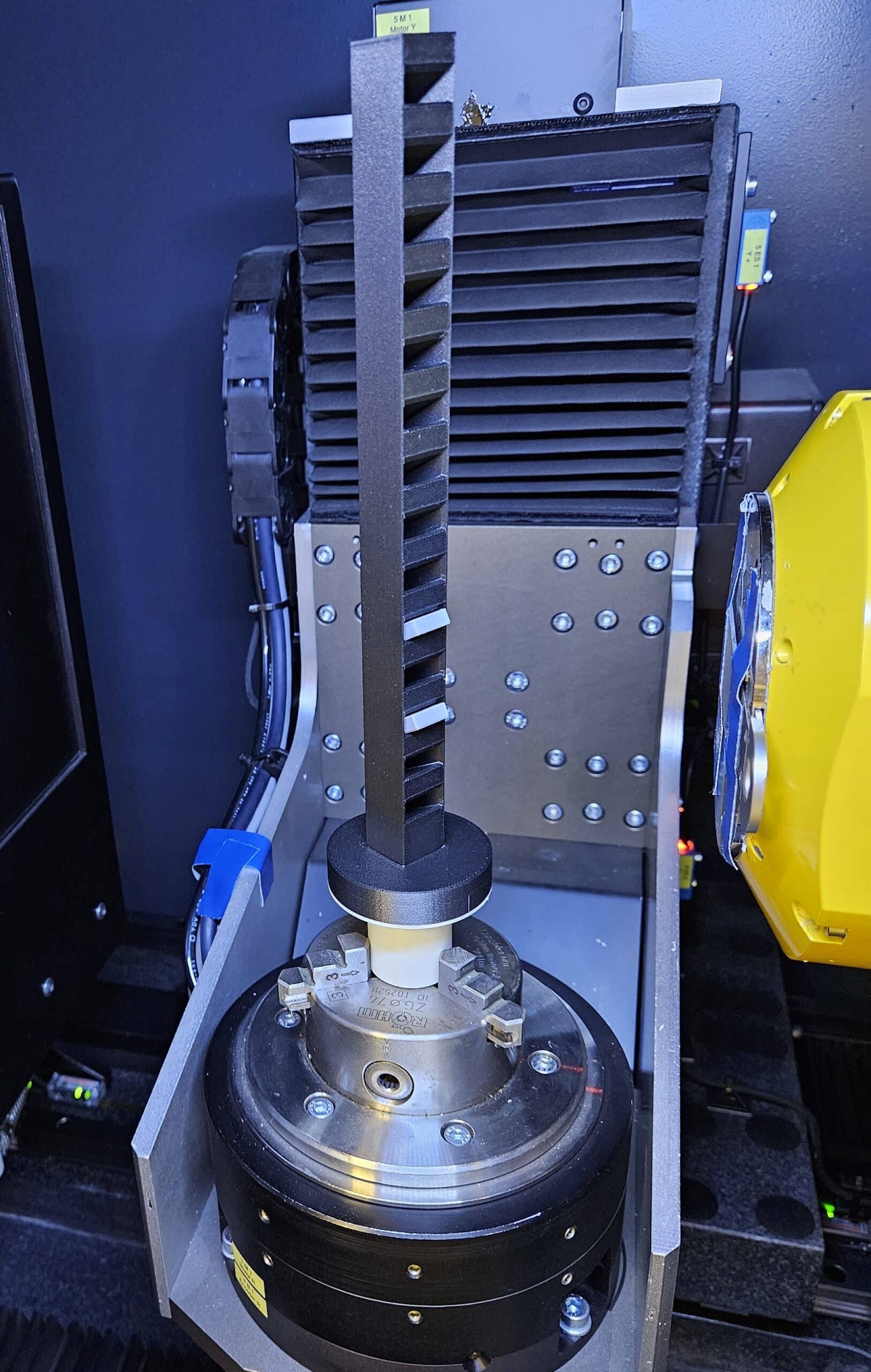 3D-gedrucktes Bauteil in CNC-Spindel zur Vermessung