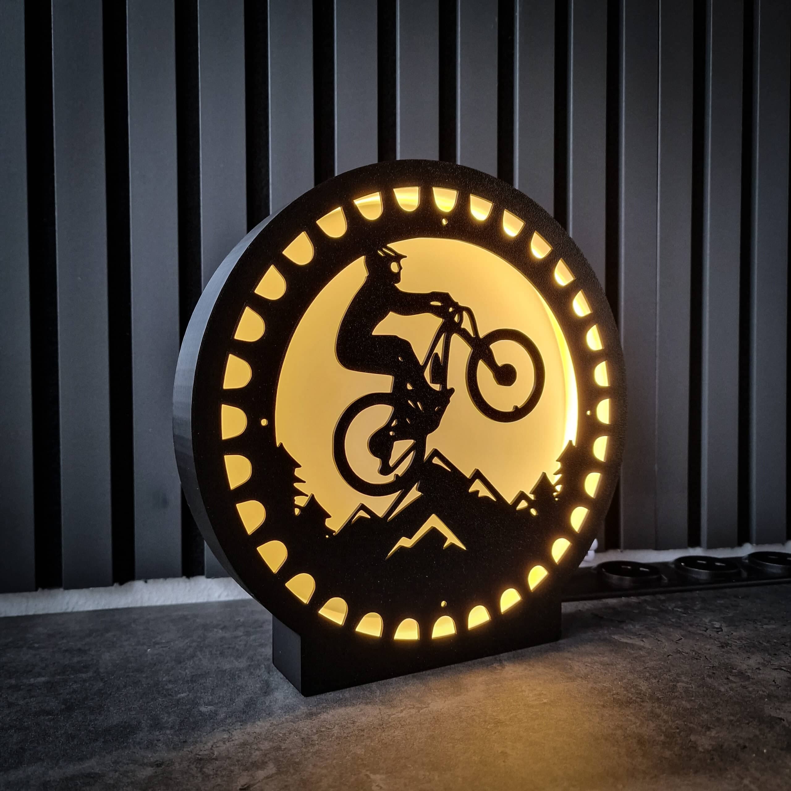 Designer-Lampe mit Mountainbike-Silhouette