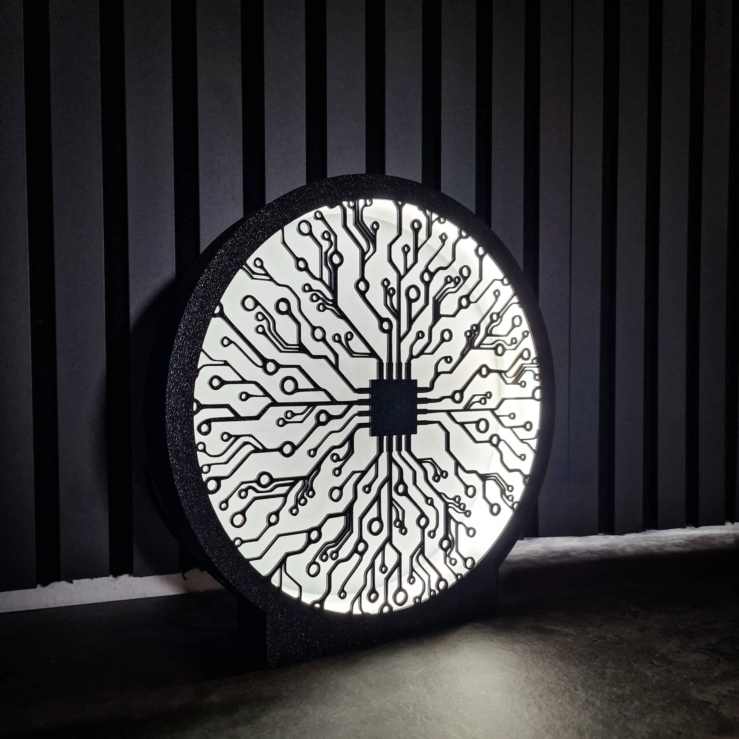Designer-Lampe mit hinterleuchtetem Schaltkreis-Motiv